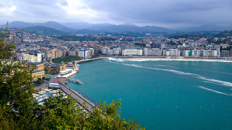 Vista de Donostia-San Sebastián desde el agua