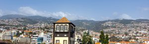 El Museo de Arte Sacro de Funchal se encuentra en el contexto de la ciudad.