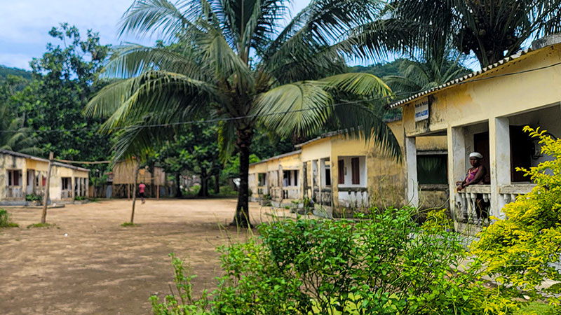 Edificios amarillos en Santo Tomé.